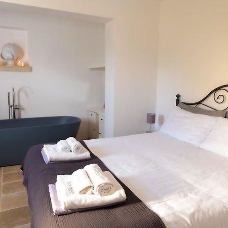 Terra Sessana Ville E Trullo Con Piscina Privata オストゥーニ エクステリア 写真