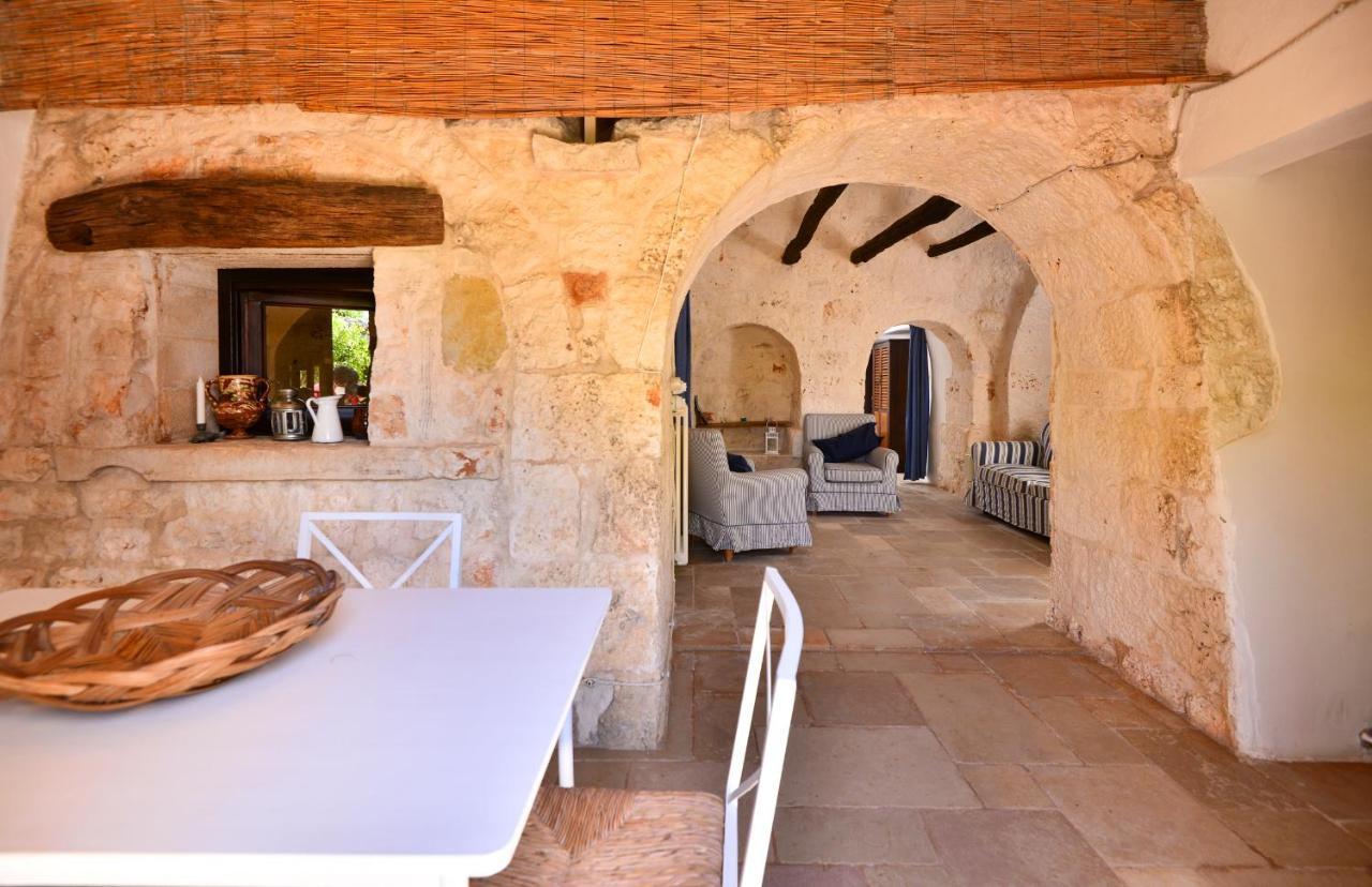 Terra Sessana Ville E Trullo Con Piscina Privata オストゥーニ エクステリア 写真