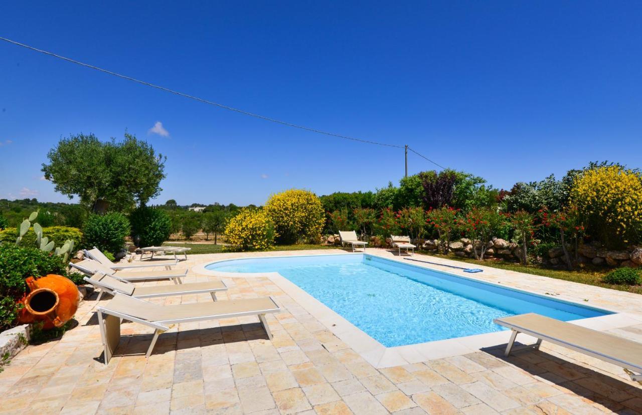 Terra Sessana Ville E Trullo Con Piscina Privata オストゥーニ エクステリア 写真