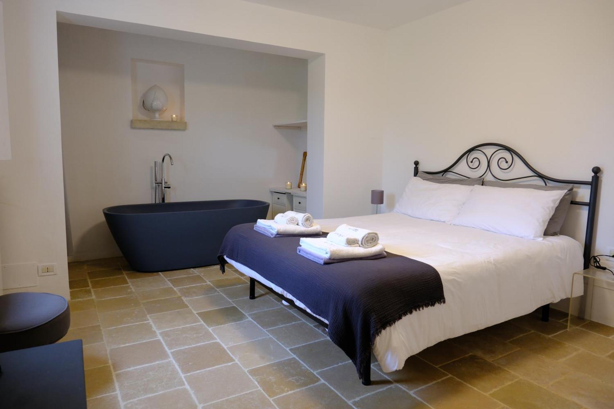 Terra Sessana Ville E Trullo Con Piscina Privata オストゥーニ エクステリア 写真