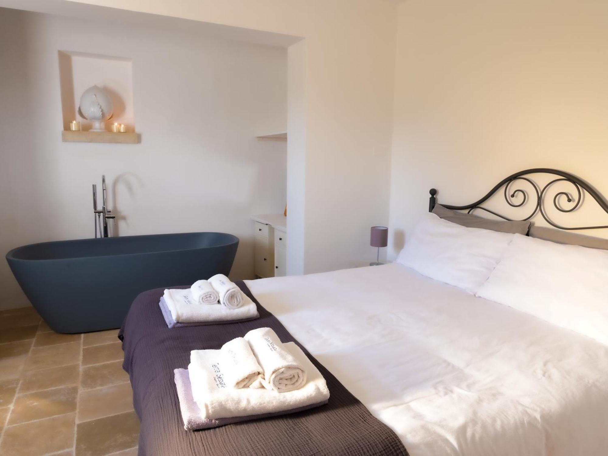 Terra Sessana Ville E Trullo Con Piscina Privata オストゥーニ エクステリア 写真